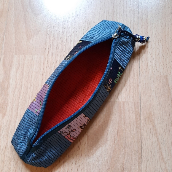 Pencil case 🌸 - Picture 2 of 2